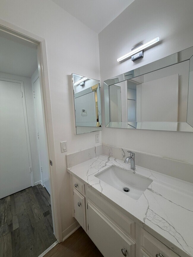 Foto del edificio - 1825 N Gramercy Pl