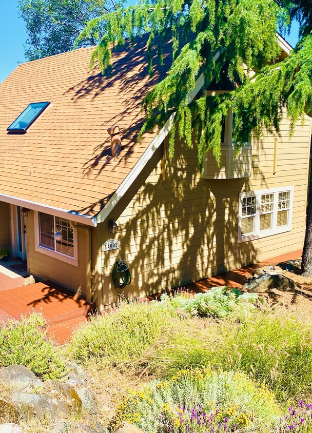 Primary Photo - 14002 Hemlock Dr