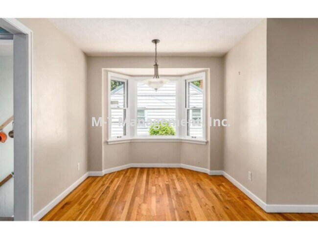 Building Photo - Lovely South Hill  4 br/2 bath bungalow + ...
