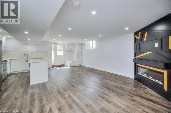 Photo du bâtiment - 550 Rush Meadow Crescent