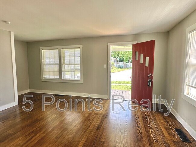 Building Photo - 128 Orchard Dr