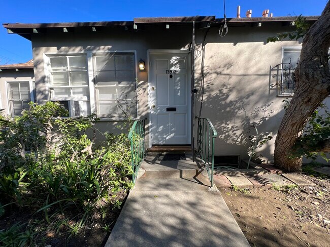 Building Photo - 13912 Burbank Blvd