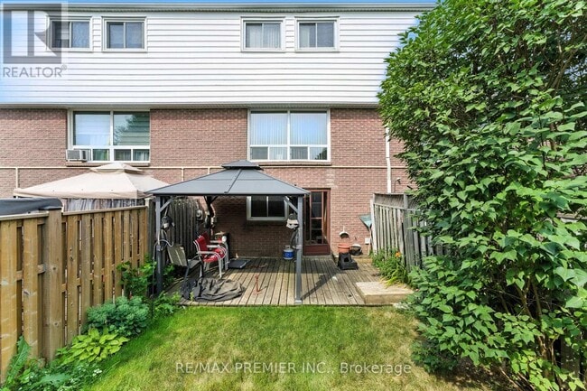 Building Photo - 164E Henry St