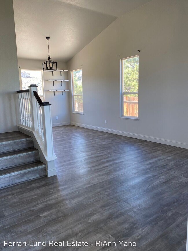 Building Photo - 4 br, 3 bath House - 3095 Andrea St