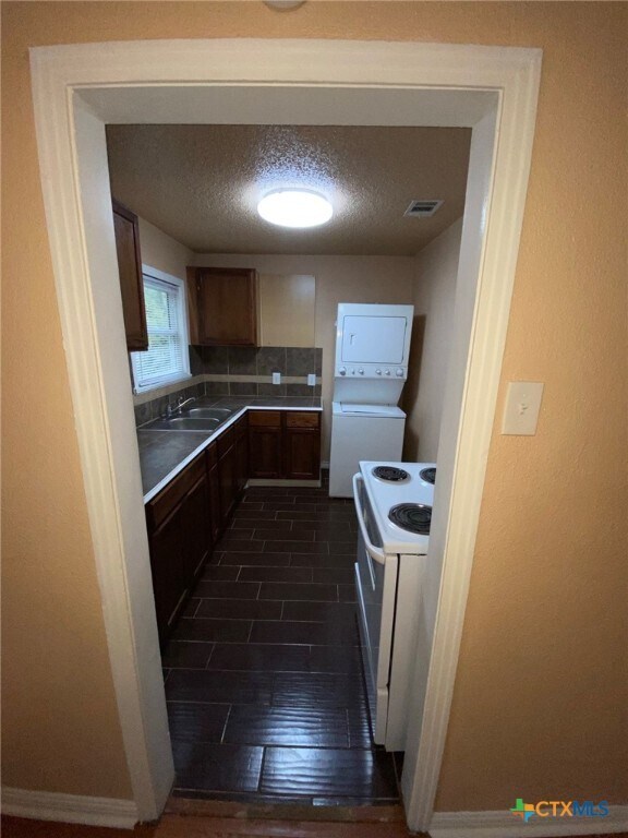 Foto del edificio - 1901 Poage Ave