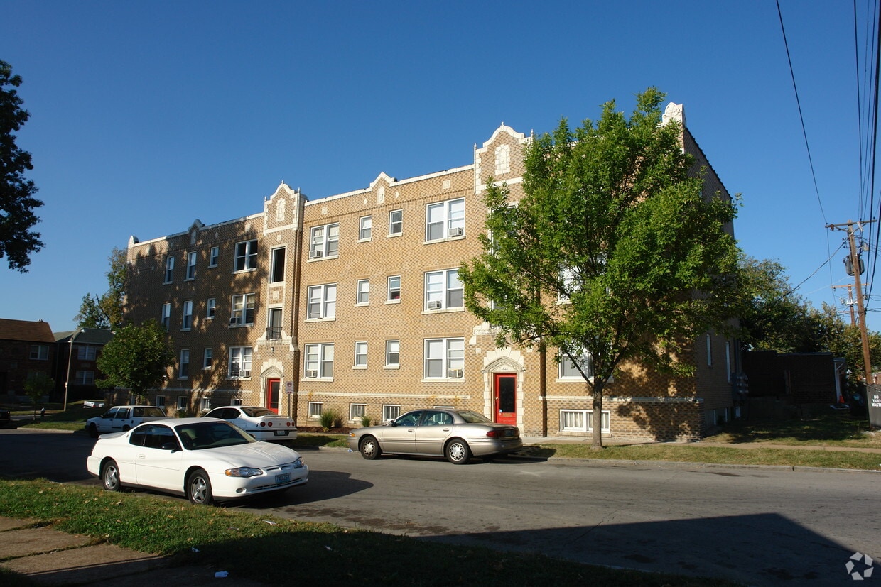 Building Photo - Wildrose Manor