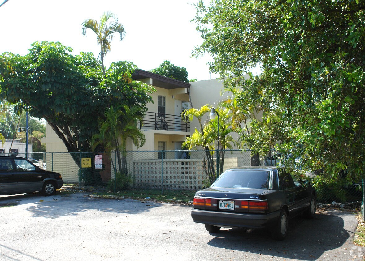 Primary Photo - 2222 NW North River Dr