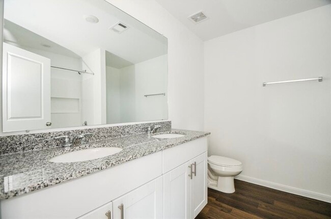 Foto del edificio - 16439 Big Hickory Dr