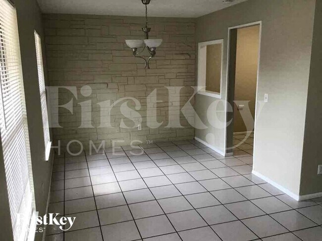 Foto del edificio - 613 Brittany Ct