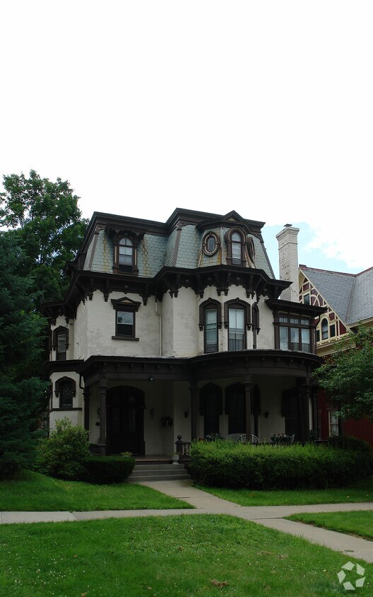 Foto principal - 630 N Broadway
