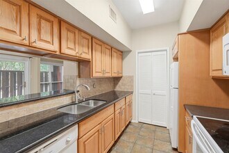 Building Photo - 2025 Augusta Dr