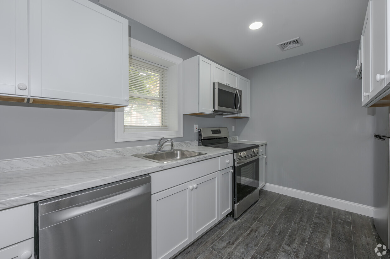 223 Meadow St - 3BD, 2BA - Kitchen - 223 Meadow St
