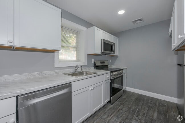Interior Photo - 223 Meadow St