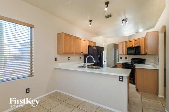 Building Photo - 7225 W Opossum Dr