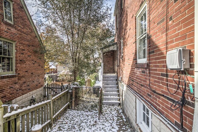 Building Photo - 510 Larkin Avenue