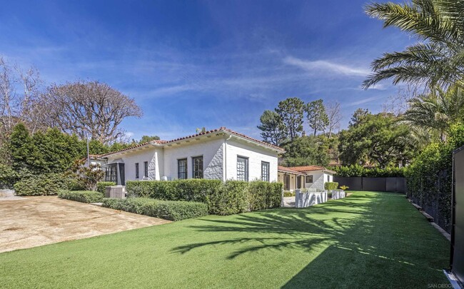 Foto del edificio - 1720 Coldwater Canyon Dr