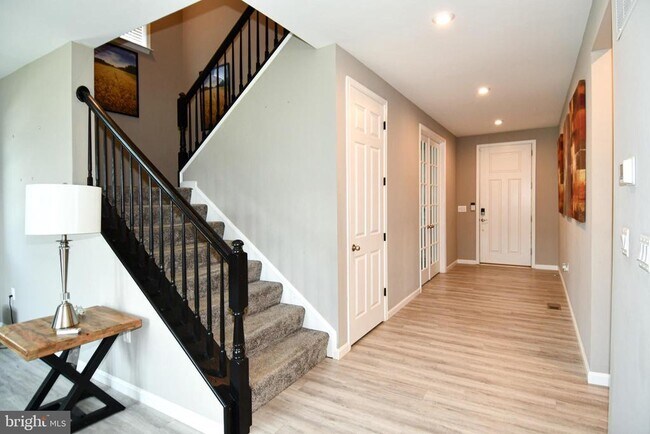 Building Photo - 7706 Colburn Dr