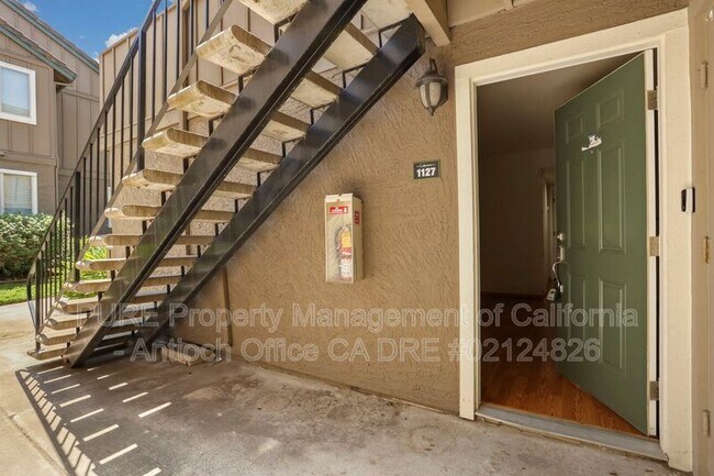 Foto del edificio - 1127 Lakeview Cir