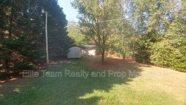 Building Photo - 3103 Cedarvale Rd