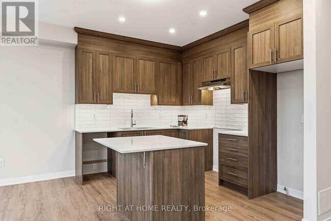 Building Photo - 290 Les Emmerson Dr