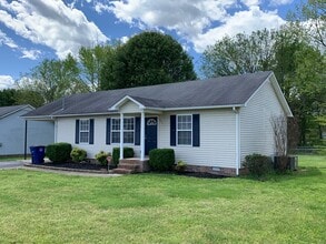 Building Photo - 204 Canova Ct