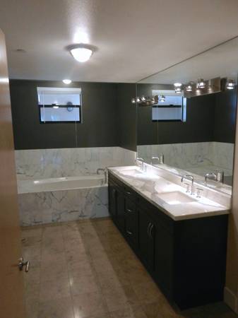 Building Photo - 395 E 4th St