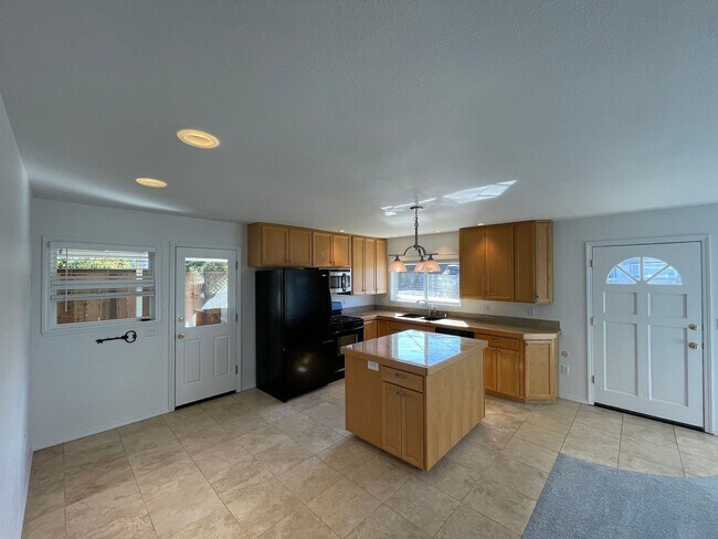 Foto del edificio - Three bedroom, one bath house in desirable...