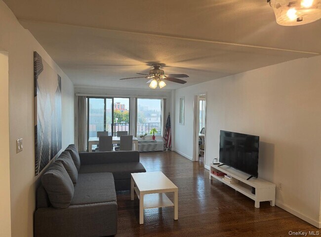 Foto del edificio - 235 W Park Ave
