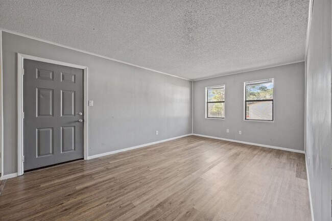 Building Photo - Welcome to Ravenwood Drive!