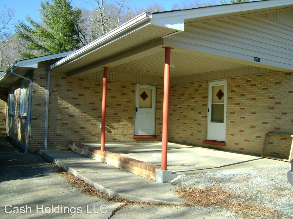 Primary Photo - 251 Lynn Hill Rd