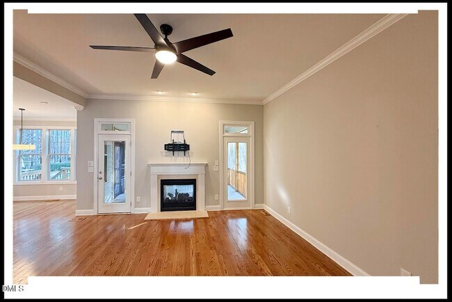 Foto del edificio - 8025 Debenham Dr