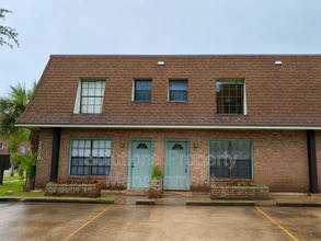 Building Photo - 1300 Arlington Ln NE