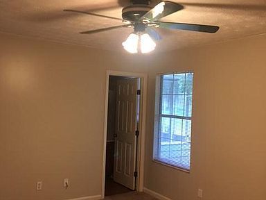 Building Photo - 8438 San Marcos Dr