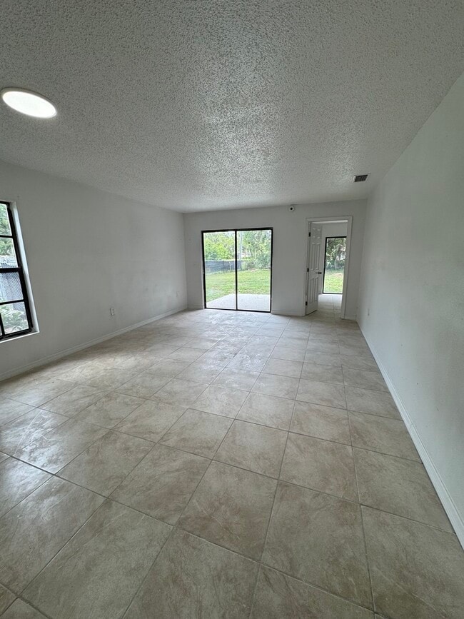Foto del edificio - 747 Pineville Ln