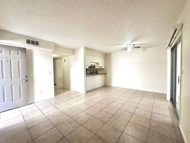 Foto del edificio - $500 Move In Special!2-bedroom, 1-bath apartment in Mesa, AZ