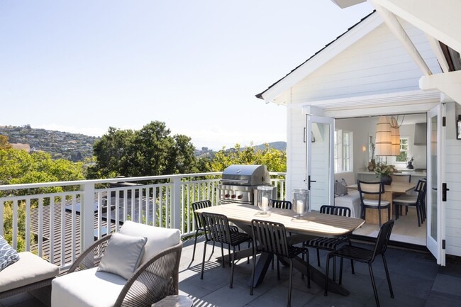 Coastal Elegance in the Heart of Belvedere - Coastal Elegance in the Heart of Belvedere House