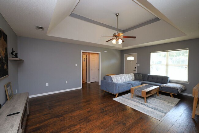 Building Photo - 500 Bryson Cir