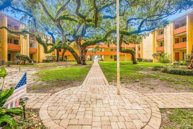 Foto del edificio - 209 W Miracle Strip Pkwy
