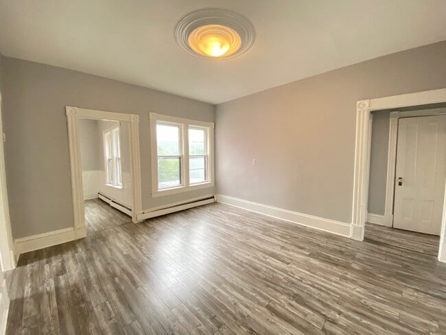 Building Photo - 48 Kennedy St