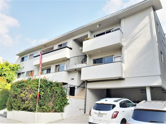 Foto del edificio - 1700 Malcolm Ave