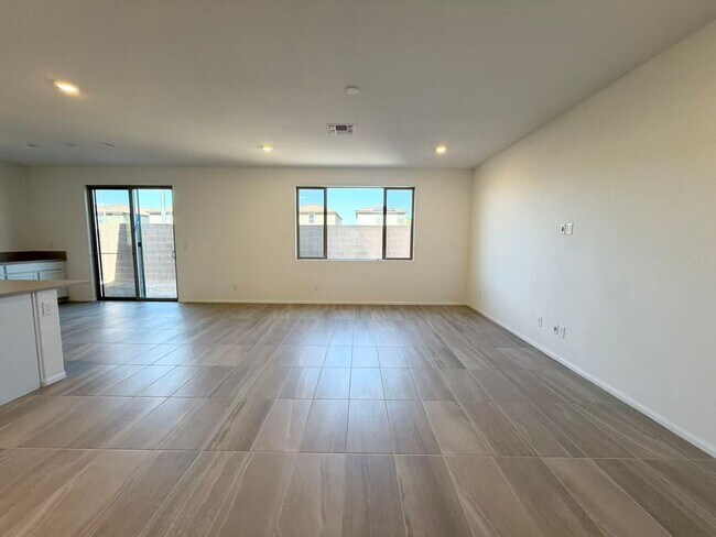 Foto del edificio - 5934 Hillside Pl