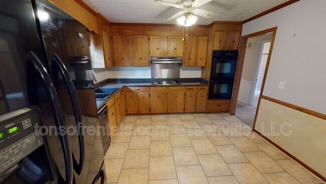 Building Photo - 105 Eastview Cir