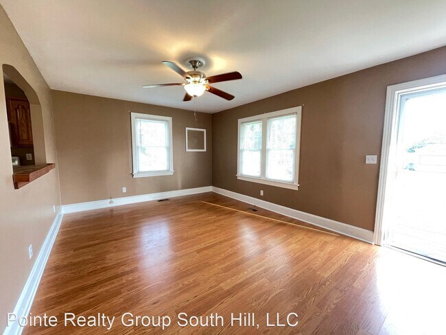 Building Photo - 3 br, 1 bath House - 108 W. Pine St