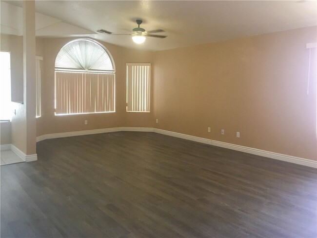 Building Photo - 5714 Desert Lakes Dr