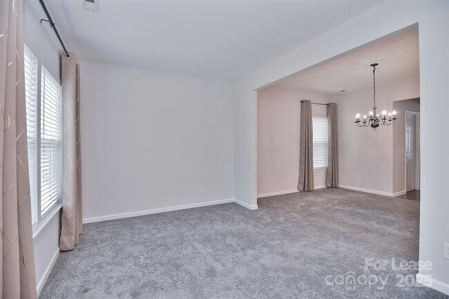 Foto del edificio - 5115 Chapel Chase Lane