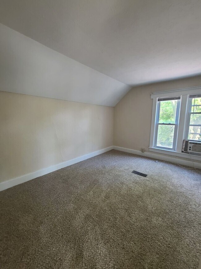 Foto del edificio - 3 Bedroom House, Champaign IL