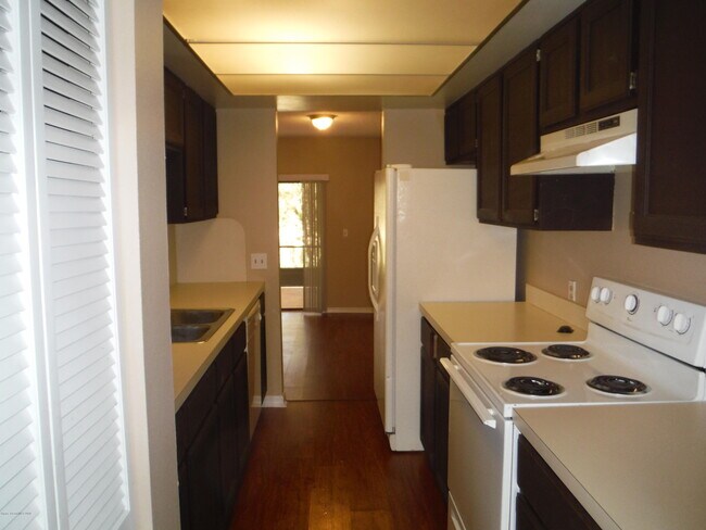 Building Photo - 1662 Figtree Dr