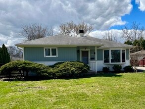 Building Photo - 2107 Quail Ln