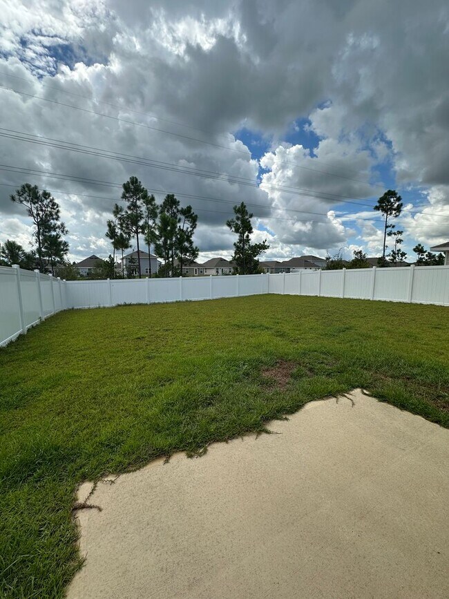 Building Photo - Beautiful Open floorplan 3-bedroom 2 bath home in the NEW Liberty Subdivision