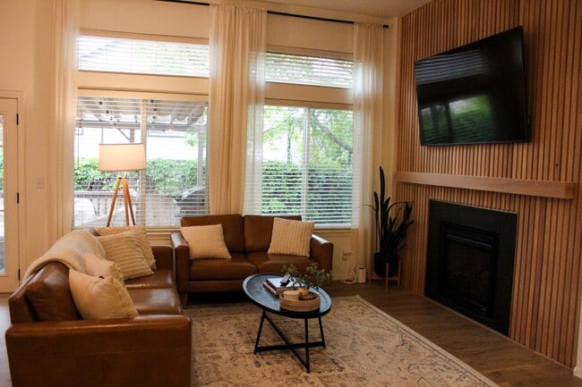 Building Photo - Luxury Ranch-Style Home for Rent in SE For...